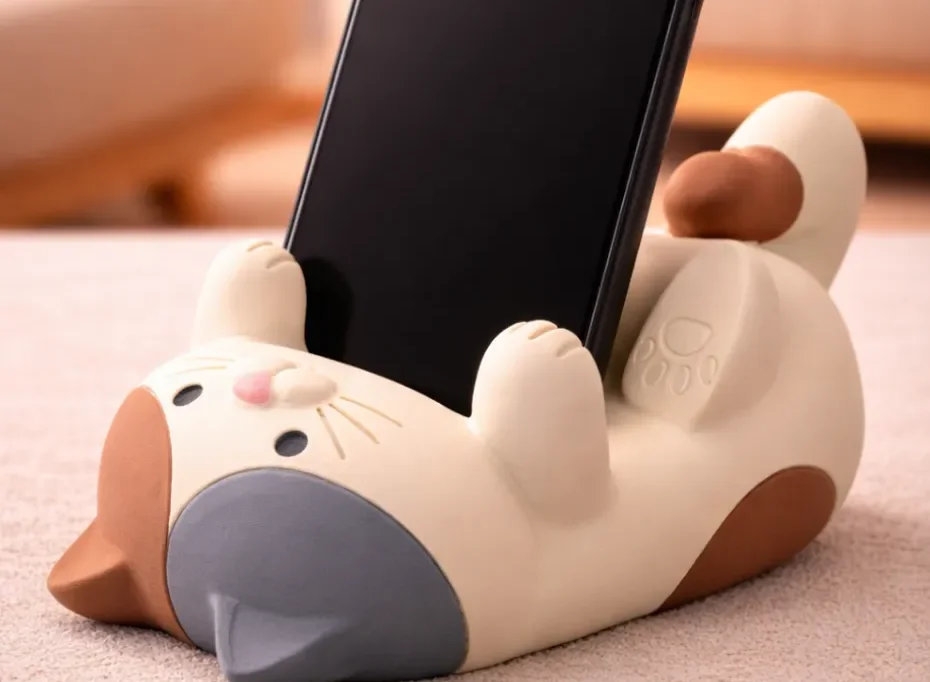 Sırtüstü kedi telefon tutucu